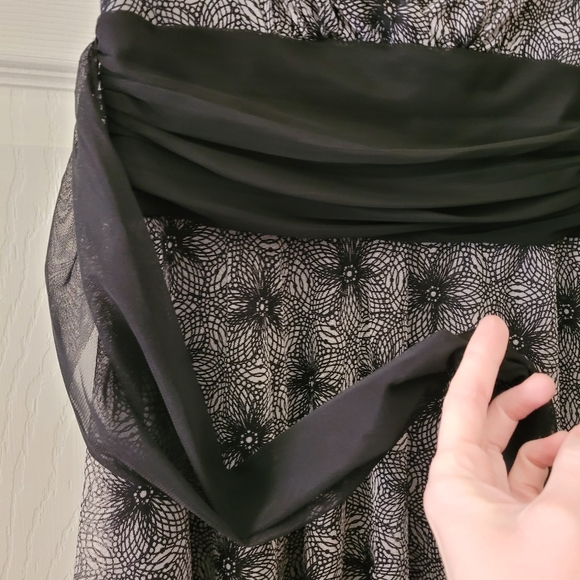 Stunning London Times Dress! LIKE NEW!! Size 4 - Picture 8 of 12